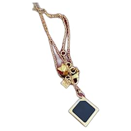 Collar Fendi bañado en oro con cubo negro