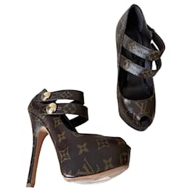 Louis Vuitton Leder High Heels Braun Größe 36