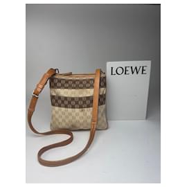 Borsa a spalla in tela monogramma Loewe Madrid in pelle beige e marrone
