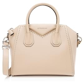 Antigona Small Satchel aus Kalbsleder mit Nieten von Givenchy