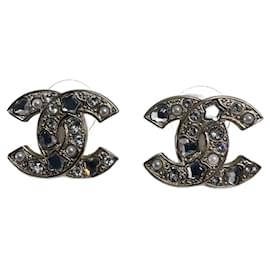 Orecchini Chanel in perle e vetro dorati