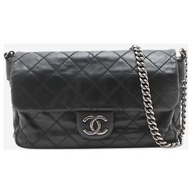 Chanel Schultertasche aus schwarzem, gestepptem Lammleder 2012 mit Kette