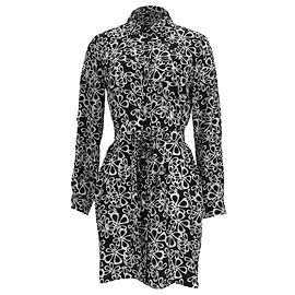 Vestido mini camisa estampado en seda negra de Diane Von Furstenberg