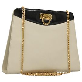 Salvatore Ferragamo Gancini Chain Schultertasche aus Leder Weiß Gold Auth 136190