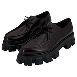 Scarpe stringate Prada Monolith in pelle marrone