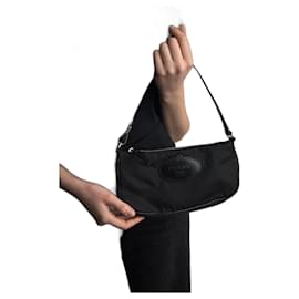 Prada Nylon Schultertasche Pouch Schwarz