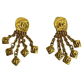 Orecchini a clip in oro con motivo Coco Mark 96P di Chanel