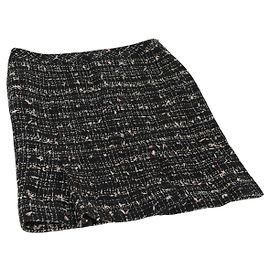 Chanel Falda de Tweed Negra CC Auth am8645V