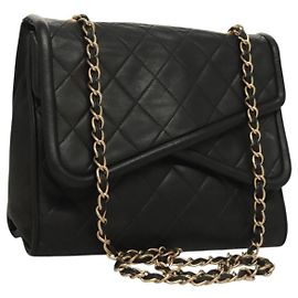 Bolsa de Ombro com Corrente CHANEL em Couro Preto Dourado CC Auth 133043