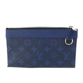 Borsa Clutch Pochette Discovery PM Taiga Rama di Louis Vuitton