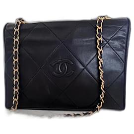 Bolso cámara Chanel negro de piel de cordero