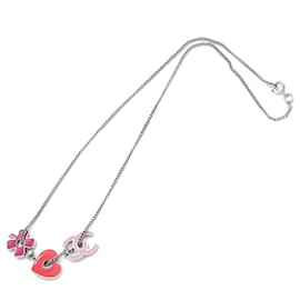 Collana pendente a forma di cuore e trifoglio in smalto argentato CC di Chanel
