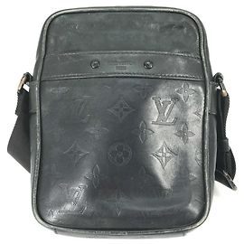 Borsa a spalla Pochette Danube PM Monogram Shadow di Louis Vuitton