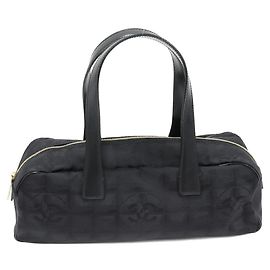 Handtasche aus Nylon und Kalbsleder der neuen Reisekollektion von Chanel