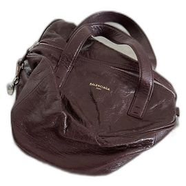 Bolso Balenciaga Air Hobo de piel de cordero ciruela