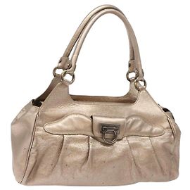 Borsa a mano Gancini in pelle dorata Salvatore Ferragamo Auth 136922