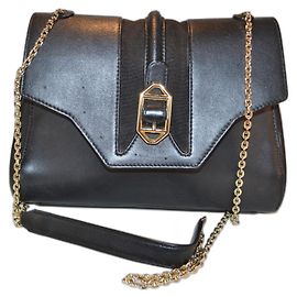 Bolso de hombro Giorgio Armani en cuero negro