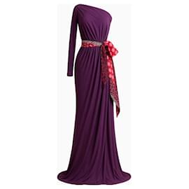 Robe Yves Saint Laurent, modèle Purple Resort 2011 par Stefano Pilati.