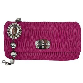Miu Miu Borsa a spalla in pelle di agnello nappa rosa MiuMiu con cristalli.