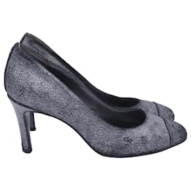 Zapatos de tacón con acento desgastado Chanel CC en ante gris