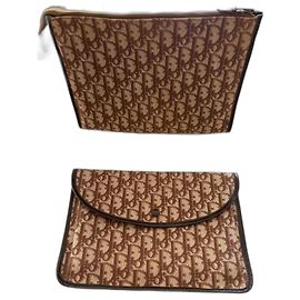 Pochette Christian Dior in tessuto monogrammato marrone