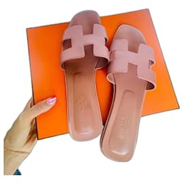 Hermès Oran Sandalen Leder Koralle Größe 40