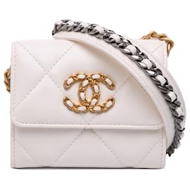 Tarjetero Chanel 19 de piel de cordero acolchado blanco con cadena