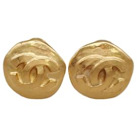 Chanel Vintage CC Round Clip-On Metal Small
