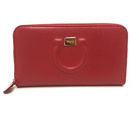 Cartera larga de cuero rojo Gancini de Salvatore Ferragamo
