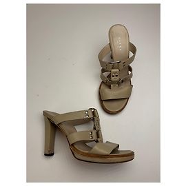 Sapatos de salto de couro vintage Gucci bege 37