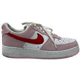 Nike Air Force 1 Low "Valentinstag Liebesbrief" Sneakers aus Rosa Wildleder