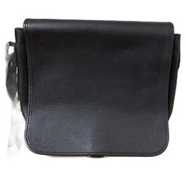 Louis Vuitton Messaggero Taiga Andre