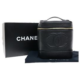 Beauty case vintage senza tempo Chanel in caviar alto