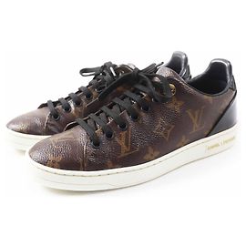 Sneaker aus Monogramm-Canvas und lackiertem Leder der Front Row Linie von Louis Vuitton