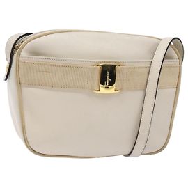 Bolsa de Ombro Vala em Couro Bege Dourado Salvatore Ferragamo Auth hk2927