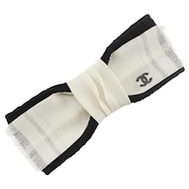 Spilla in nastro nero e bianco Chanel