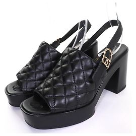 Sandalias de cuero matelassé COCO Mark de Chanel