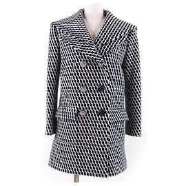 Cappotto in lana con motivo a zigzag e bottone COCO esagonale di Chanel