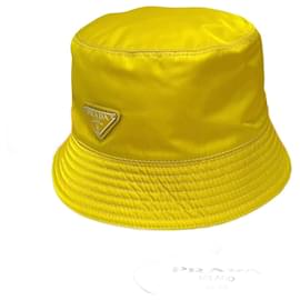 Cappello bucket in Re-Nylon Prada
