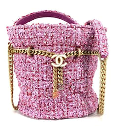 Pochette a forma di secchio con catena CC Coco Mark di Chanel 2022SS