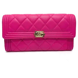 Chanel Matelassé Boy langer Geldbeutel in Rosa