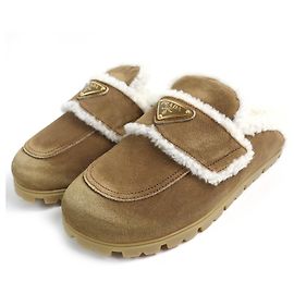 Pantofole in pelle scamosciata Prada 1S711M