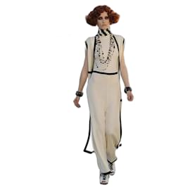 Tuta in maglia crema e nera Chanel Cruise 2010 10C