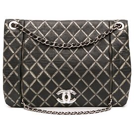 Chanel Schwarz Gequiltetes Metallisches Distressed Lammleder CC Kristall Klappe