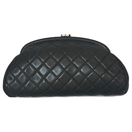 Chanel Clutch aus schwarzem gestepptem Leder