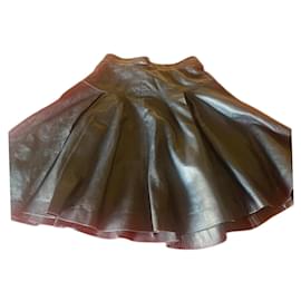 Falda Loewe de piel de cordero negra