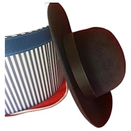 Sombrero Hermès de fieltro de conejo negro con cinta de piel