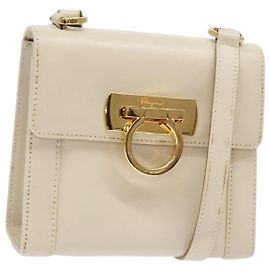 Gancini Schultertasche aus Leder in Weiß und Gold Salvatore Ferragamo Auth gh505
