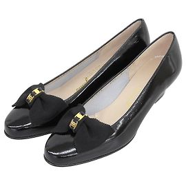 Vara Ribbon Lederpumps von Salvatore Ferragamo