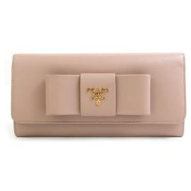 Cartera larga bi-fold Prada en rosa beige